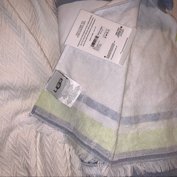2 NWT Ugg beach blanket towels - Picture 5 of 6